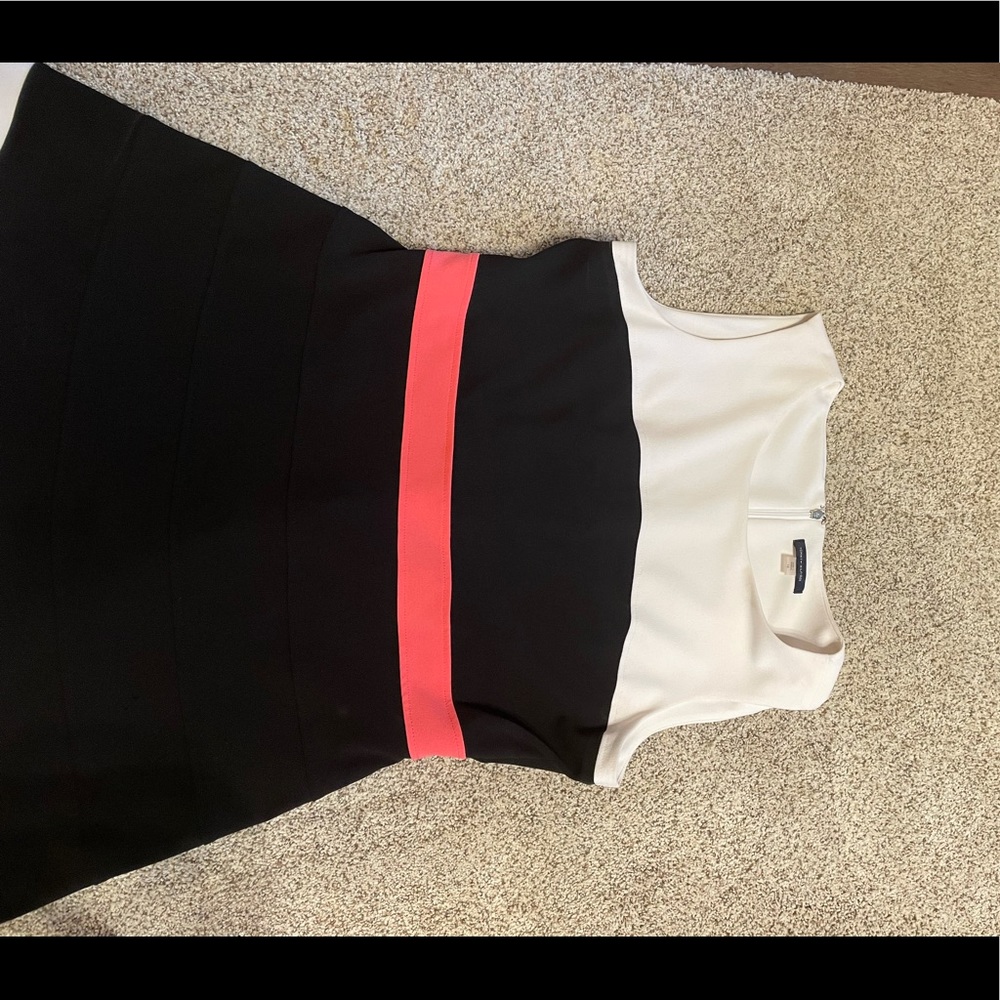Very cute and stylish Tommy dress! Flattering style